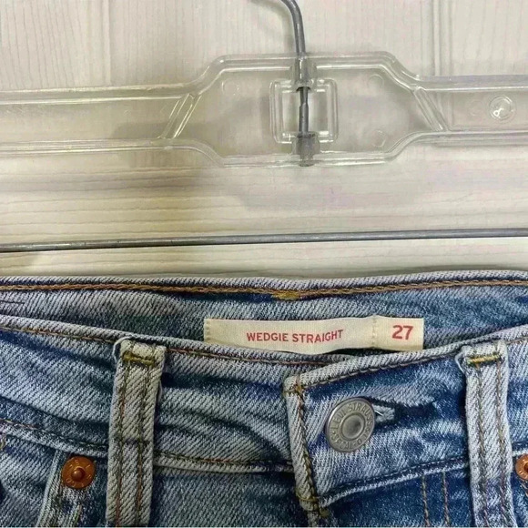 Levi’s Women’s Wedgie Straight Light Wash Distressed Jeans Sz 27 - Picture 3 of 10